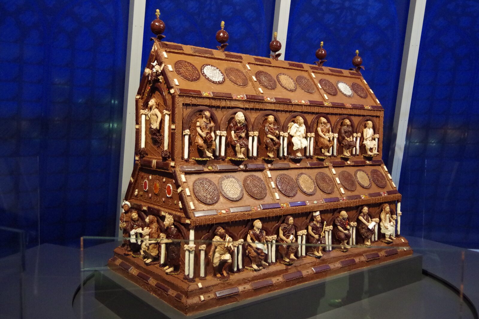 金細工の聖遺物箱